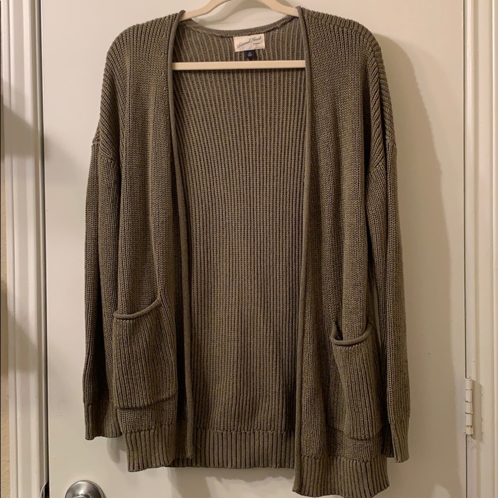 Brand new universal thread cardigan